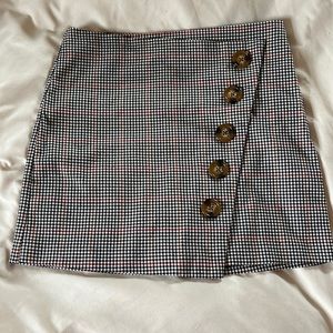 checkered and buttoned wrap skirt
